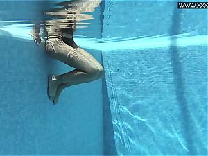 Tiffany Tatum takes off naked underwater
