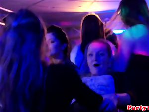 party amateur cockblowing on the dancefloor